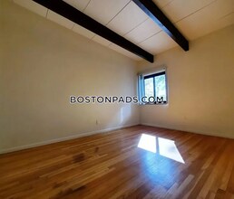 180 Central St, Unit 11 in Stoneham, MA - Building Photo - Building Photo