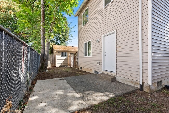 12556 SE Ramona St in Portland, OR - Foto de edificio - Building Photo
