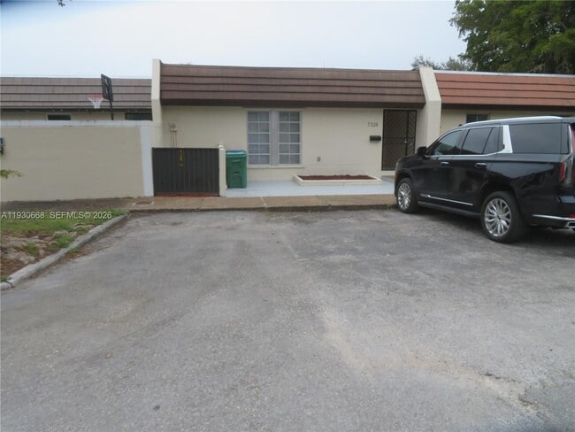 7328 Miami Lakeway S