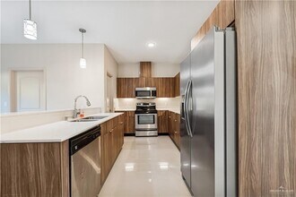 15 Olympia Ave in McAllen, TX - Building Photo - Building Photo