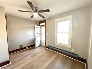 113 W Ferdinand St in Manheim, PA - Building Photo - Building Photo