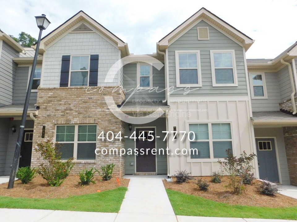 2889 Bayrose Cir in East Point, GA - Building Photo