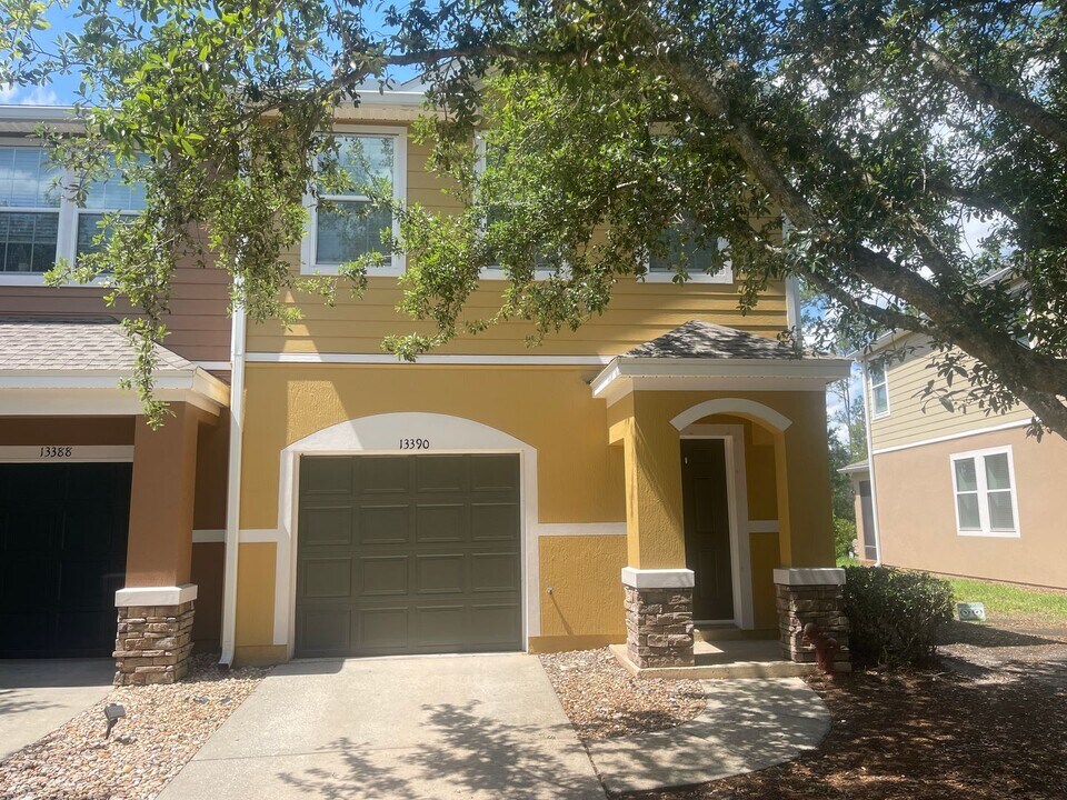 13390 Ocean Mist Dr in Jacksonville, FL - Building Photo