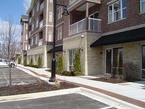 River Crossing in South Elgin, IL - Building Photo - Building Photo