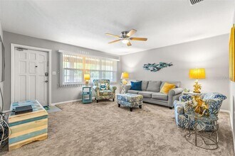 650 Pinellas Point Dr S in St. Petersburg, FL - Building Photo - Building Photo