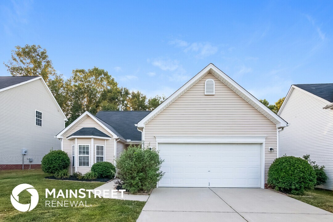 2873 Island Point Dr NW in Concord, NC - Foto de edificio