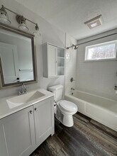 97 Bates St in Yarmouth, ME - Foto de edificio - Building Photo