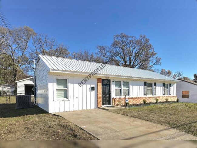 9020 Barber St in Sherwood, AR - Building Photo - Building Photo