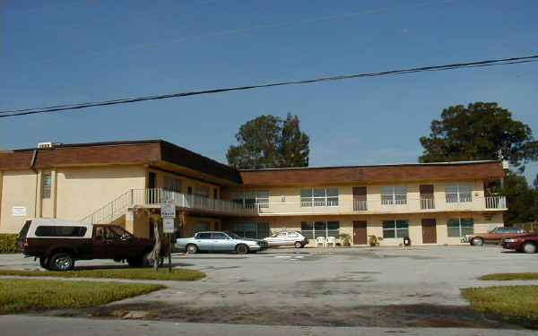 218 7th St in Lake Park, FL - Foto de edificio - Building Photo