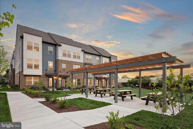 2152 Glacier Rd in Herndon, VA - Building Photo - Building Photo