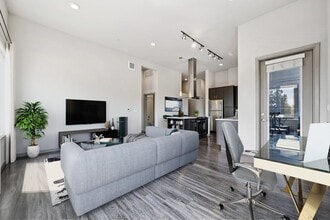 Outlook DTC in Denver, CO - Foto de edificio - Building Photo