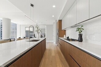 146 W Erie St in Chicago, IL - Building Photo - Building Photo