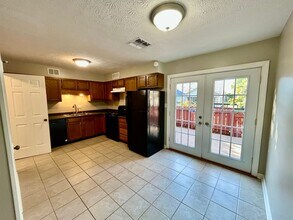 550 Darby Creek Rd in Lexington, KY - Building Photo - Building Photo