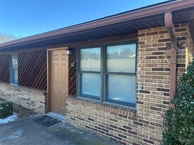 101 Sunset Ln in New Haven, MO - Building Photo