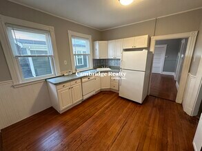 10 Farragut Ave, Unit 3T in Somerville, MA - Foto de edificio - Building Photo