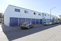 Villager Apartments in Long Beach, CA - Foto de edificio - Building Photo