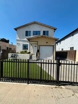 739 E 79th St in Los Angeles, CA - Building Photo