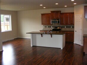 8016 164th St E in Puyallup, WA - Building Photo - Building Photo