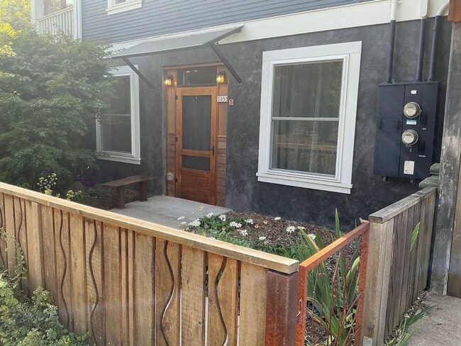 3055 NE Flanders St in Portland, OR - Building Photo - Building Photo