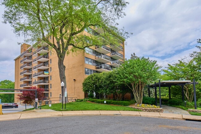 2030 N Adams St, Unit 507 in Arlington, VA - Building Photo - Building Photo