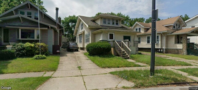 1991 Hertel Ave, Unit upper