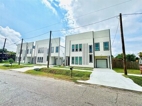 8132 Penrod St in Houston, TX - Building Photo - Building Photo