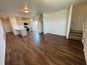 1426 SE Hankel St in Dallas, OR - Building Photo - Building Photo
