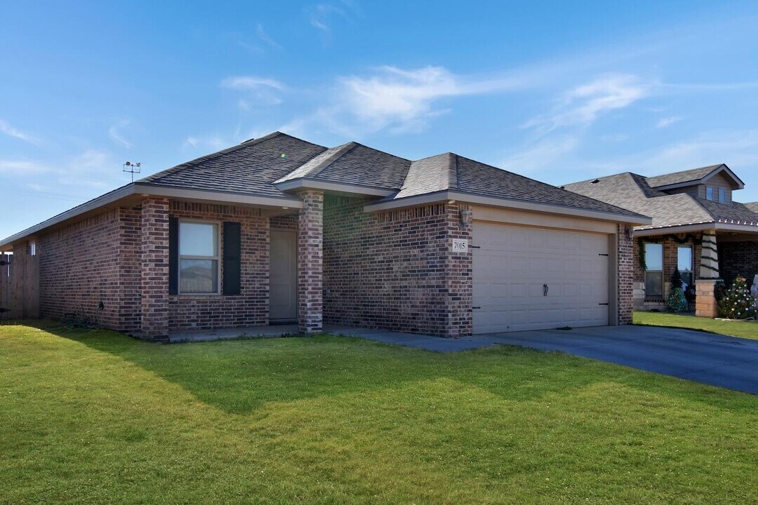 7015 38th St in Lubbock, TX - Building Photo