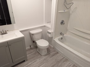 63671 Harriet Rd in Coos Bay, OR - Foto de edificio - Building Photo