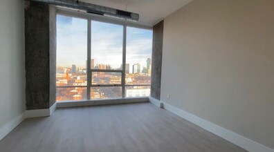 315 15th St-Unit -1410 in Jersey City, NJ - Building Photo - Building Photo