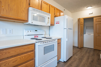 Coopers Landing Apartments in Kalamazoo, MI - Building Photo - Interior Photo