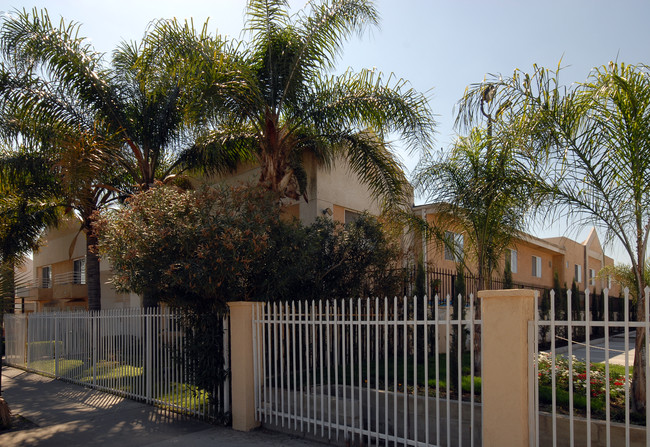 Laurel Canyon Gardens in Arleta, CA - Building Photo - Building Photo