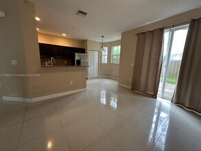 1026 NE 207th Terrace in Miami, FL - Building Photo - Building Photo