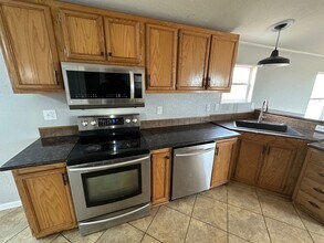 7301 E County Road 62 in Midland, TX - Foto de edificio - Building Photo