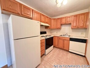 282 Grove St, Unit 9 in Newton, MA - Building Photo - Building Photo