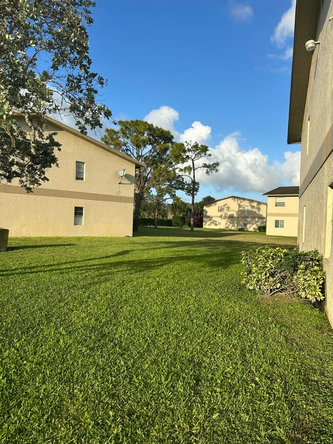 1806 Abbey Rd in West Palm Beach, FL - Building Photo - Building Photo