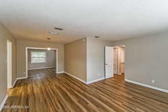 5514 Windermere Dr in Jacksonville, FL - Foto de edificio - Building Photo