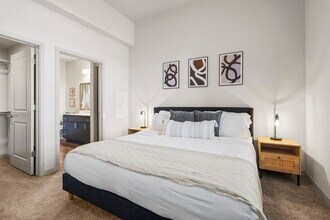 711 W Broadway Rd in Tempe, AZ - Foto de edificio - Building Photo