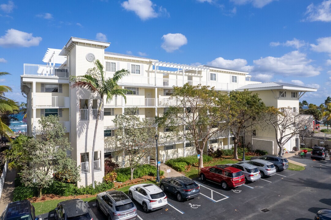 Ocean Club at Deerfield Beach in Deerfield Beach, FL - Foto de edificio