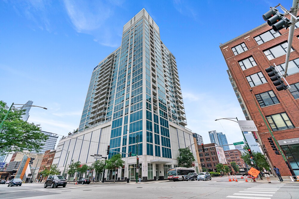 757 N Orleans St in Chicago, IL - Building Photo