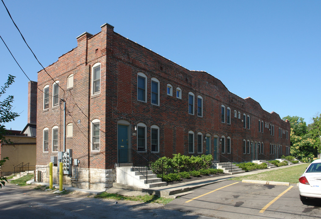 1316 Indianola Ave in Columbus, OH - Foto de edificio