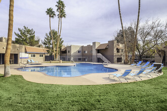 Desert Bay Apartments in Laughlin, NV - Building Photo - Building Photo