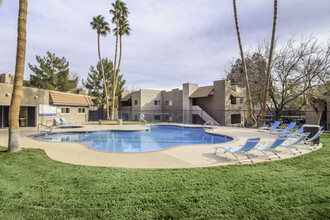 Desert Bay Apartments in Laughlin, NV - Foto de edificio - Building Photo