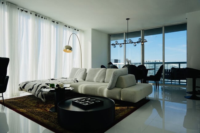 631 Brickell Ave-Unit -SI ID1353248P in Miami, FL - Building Photo - Building Photo