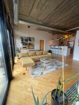 1000 W 15th St, Unit 125 in Chicago, IL - Building Photo