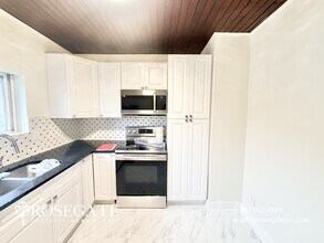 10 Wellington St S in Kitchener, ON - Building Photo - Building Photo