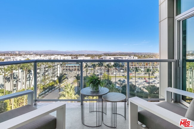 property at 13650 Marina Pointe Dr