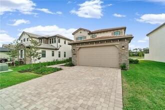 8755 Grand Prix Ln in Boynton Beach, FL - Foto de edificio - Building Photo