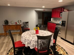 62 Fiske Hill Rd, Unit Large roomy updated apt. in Sturbridge, MA - Foto de edificio - Building Photo