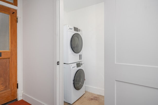 Keystone Lofts in Aurora, IL - Building Photo - Interior Photo